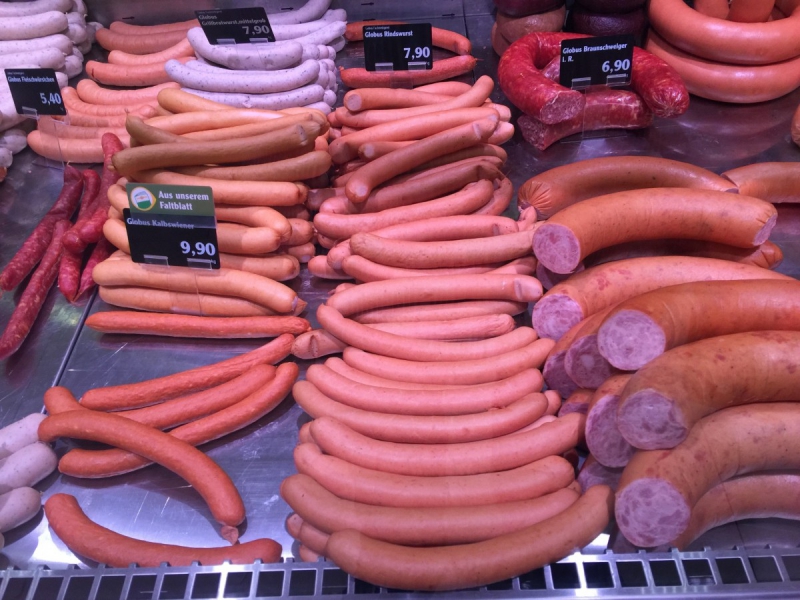 charcuterie-ROQUEBRUNE CAP MARTIN-min_sausages_meat_butchery-1069321